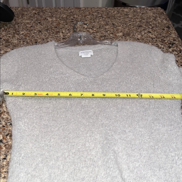 Club Monaco Cashmere Light Gray Boucle V-Neck Sweater, XS - Picture 6 of 8